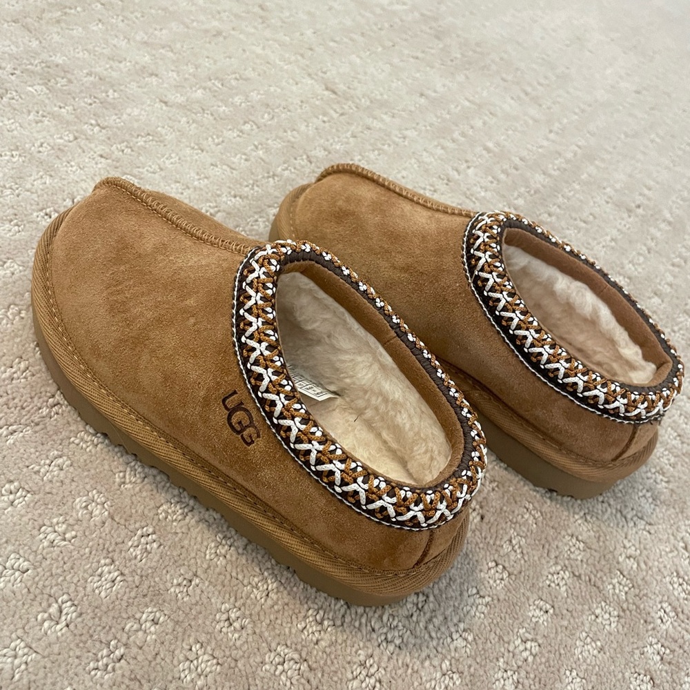 Little Girl Tasman UGGs- Size 10